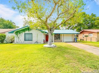 1006 E Fannin, Beeville 78102