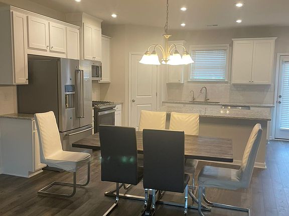 4th image of 3628 Hidden Valley Cir