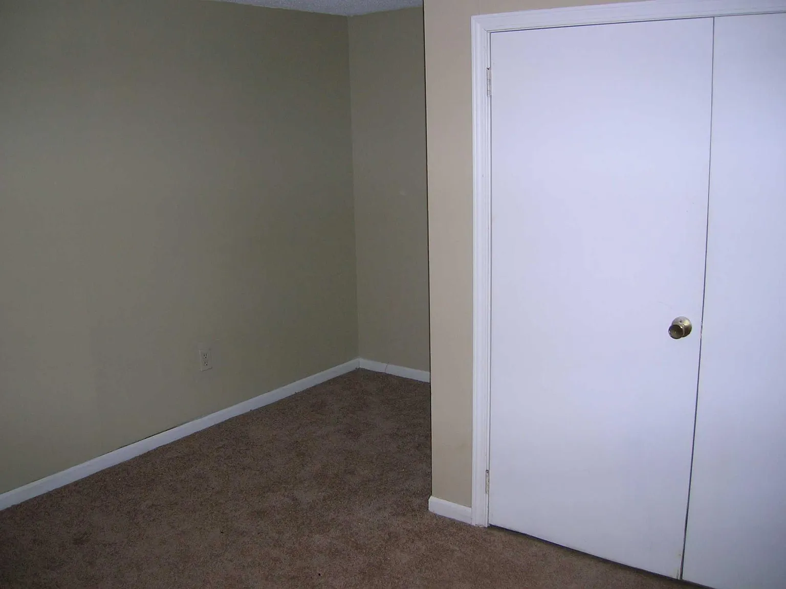 3 bed, 2.5 bath, 1600 sqft, $1,650 — Photo 2