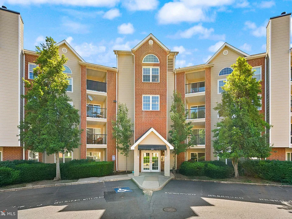 3313 Wyndham Cir #3209