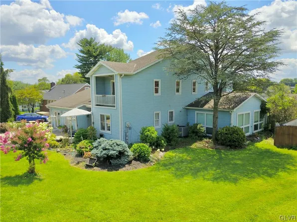 1212 Overlook Rd, Whitehall, PA 18052