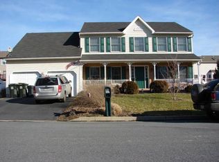 2052 Fieldview Dr, Nazareth, PA 18064