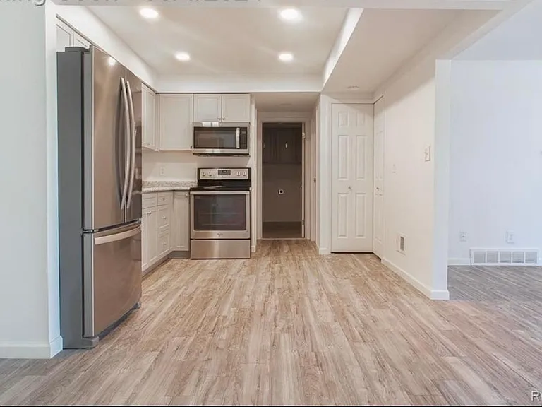 8724 Common Rd — Photo 6