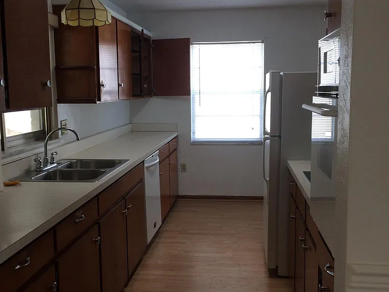 1351 Almond St — Photo 7