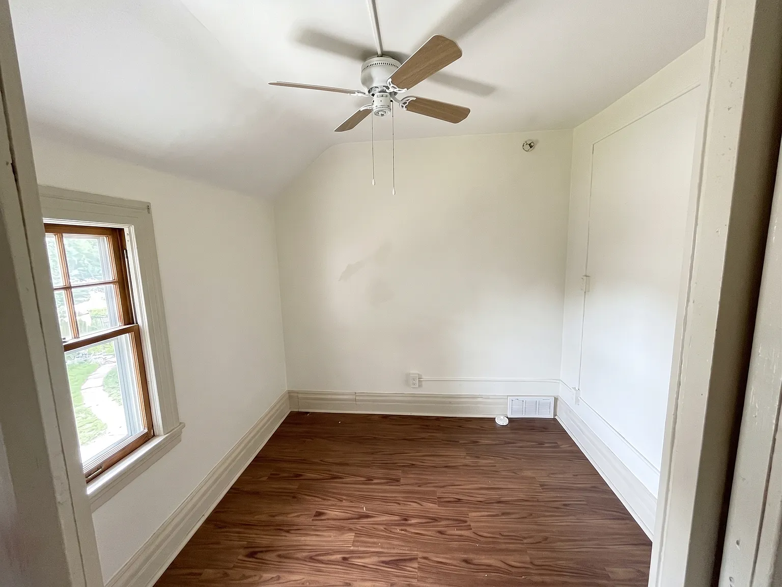 3 bed, 1000 sqft, $875 — Photo 2