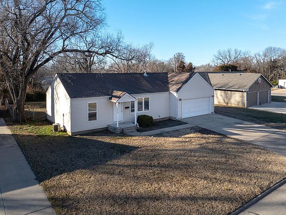 2nd image of 1619 Robbins St