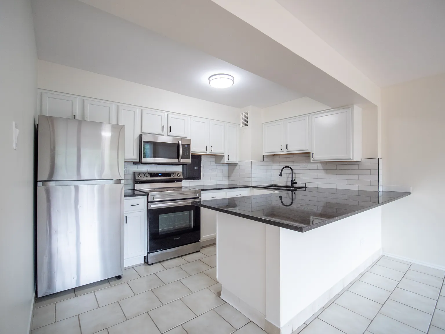 1 bed, 900 sqft, $1,675 — Photo 2