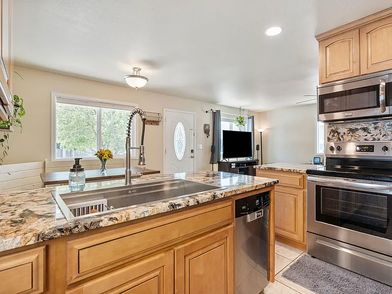 4126 Hayes Ave — Photo 10