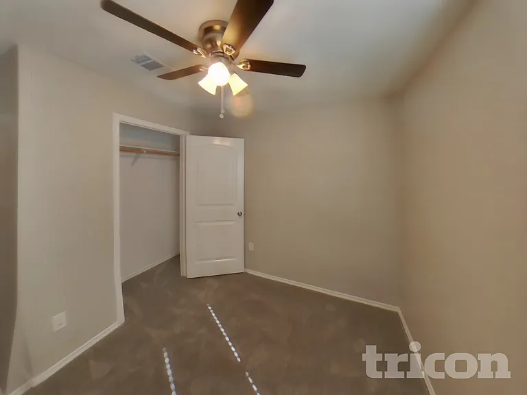 1114 Bellevue Dr — Photo 10