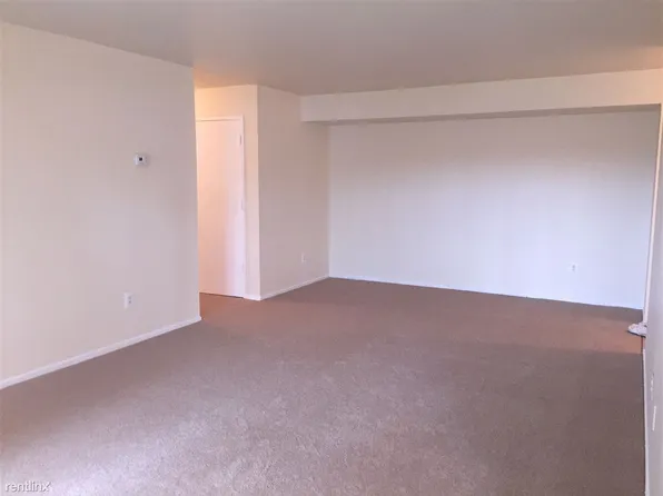 525 Florida Ave APT T1, Herndon, VA 20170