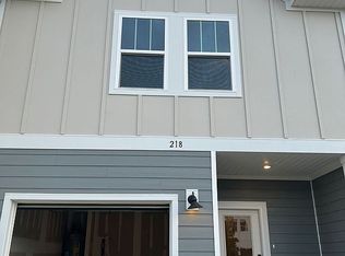 218 Brook Farm Ln, Fuquay Varina, NC 27526