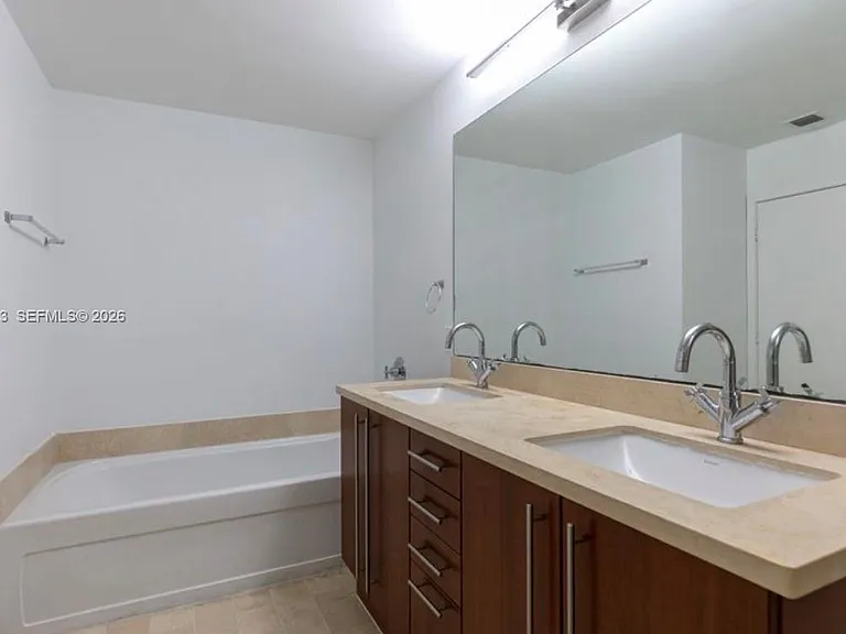 1111 SW 1st Ave #3222 — Photo 7