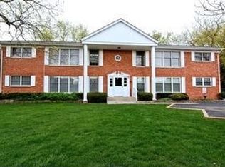 214 Morgan Pl APT 5, Highwood, IL