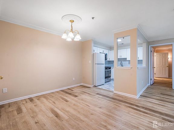 5th image of 1326 Waterford Dr