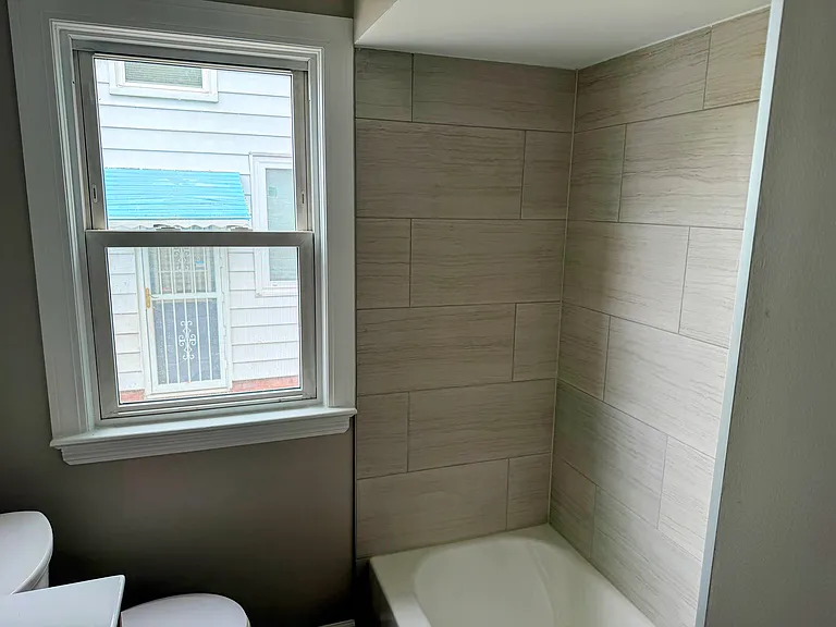 10806 Plymouth Ave — Photo 10