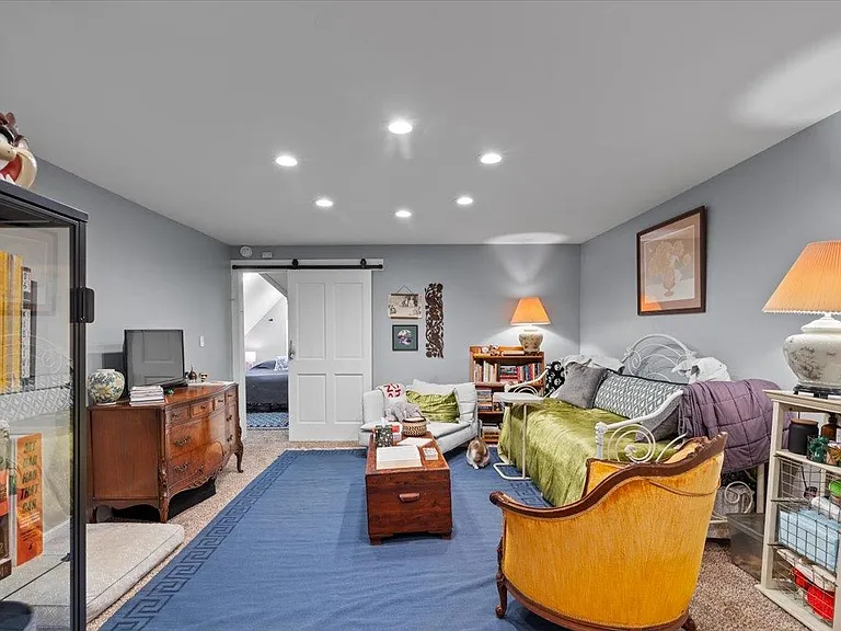 227 N Willett St #103 — Photo 8