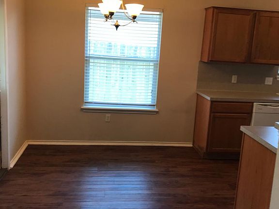 5th image of 1011 Sacramento Dr