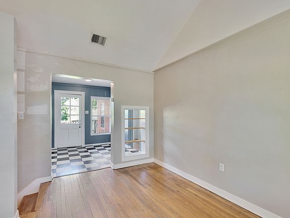 3rd image of 3811 Maplewood Ave #B