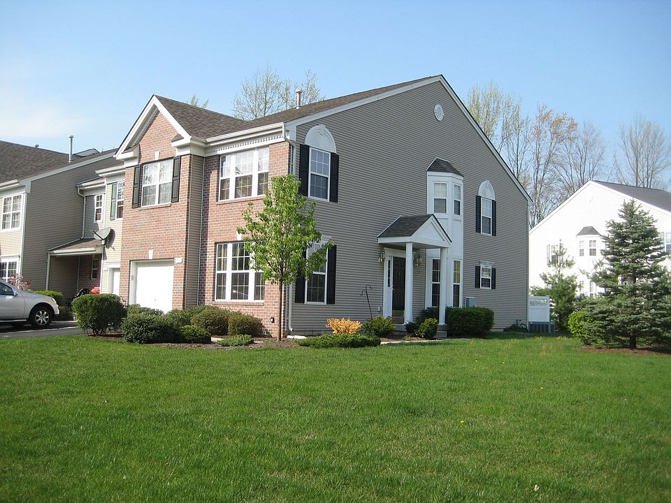 End Unit with Lots Of Windows, a Large Yard, and Lots of Extra Parking