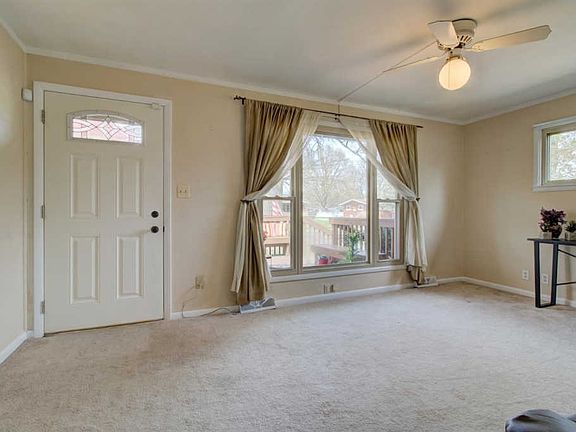 3rd image of 835 Southwind Dr