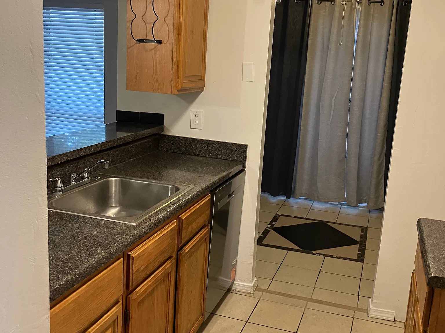 2 bed, 960 sqft, $975 — Photo 3
