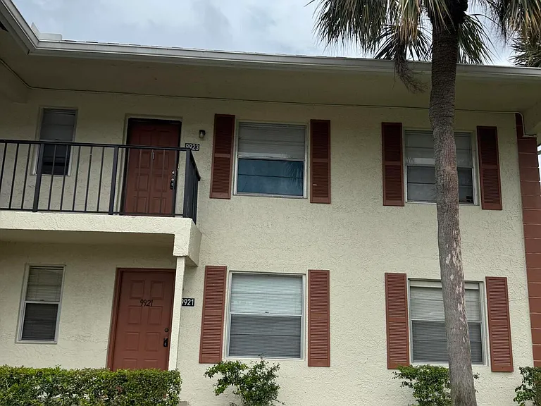 9921 Three Lakes Cir #9921 — Photo 45