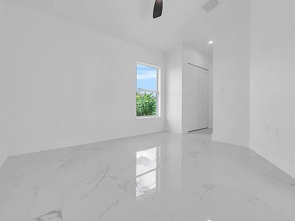 2nd image of 4675 Golfview Blvd #1