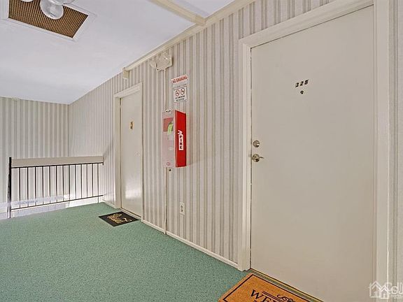 5th image of 328 Sharon Garden Ct