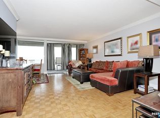 4 Horizon Rd APT 815, Fort Lee, NJ 07024