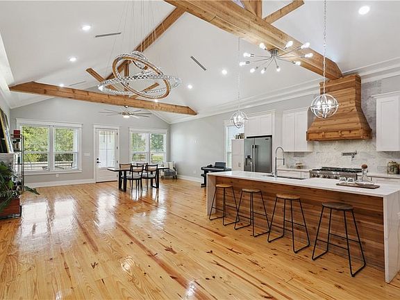 4th image of 2313 Aycock St