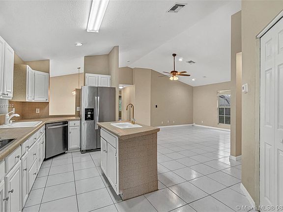 5th image of 11300 NW 23rd St