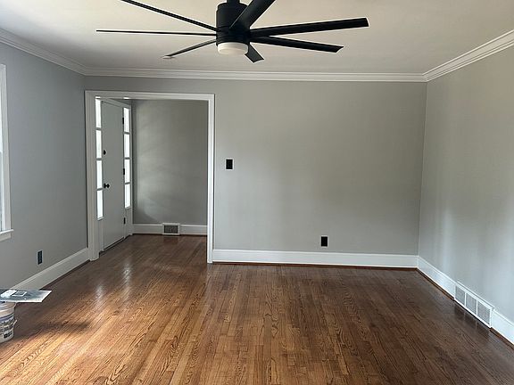 5th image of 1426 Parker Ln