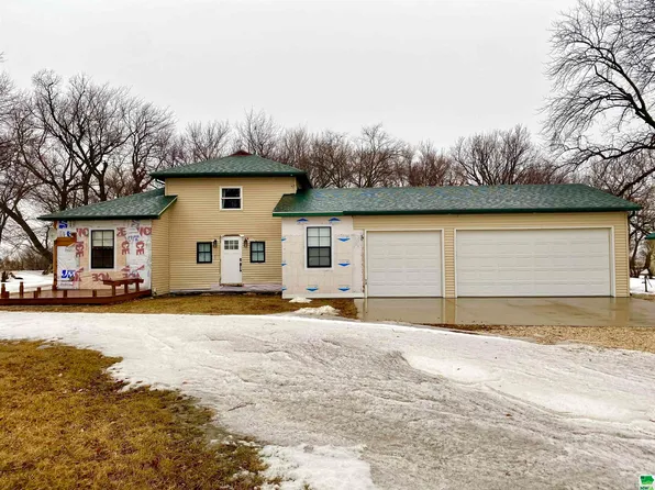 1483 610th St, Storm Lake, IA 50588