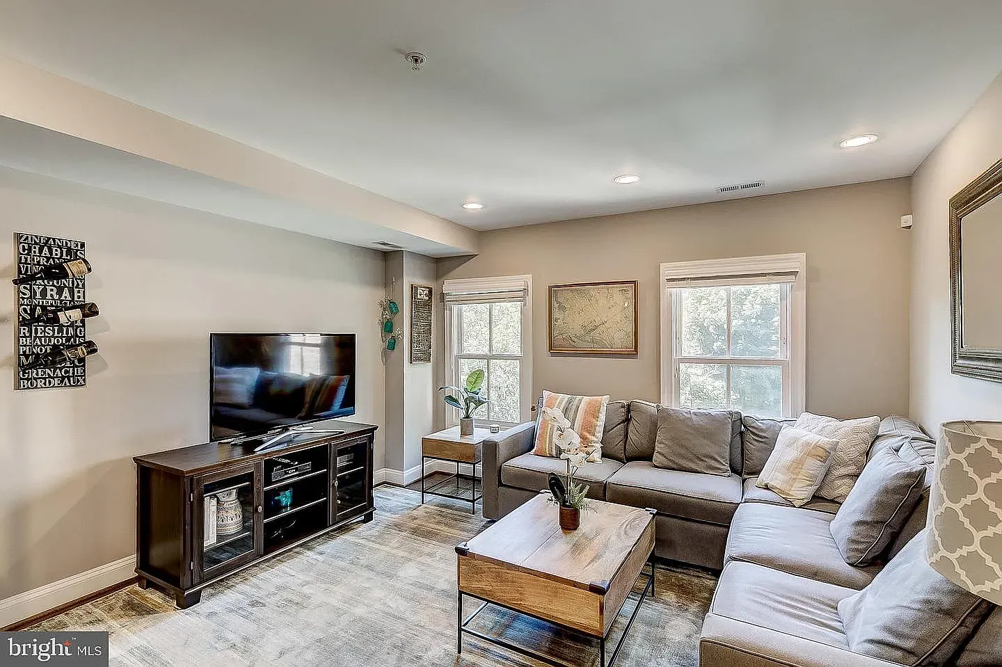 2 bed, 2.5 bath, 1044 sqft, $5,495 — Photo 2