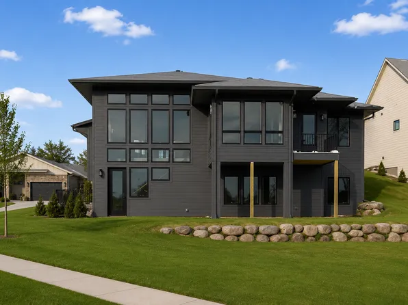 3771 Brookside Dr, Chaska, MN 55318