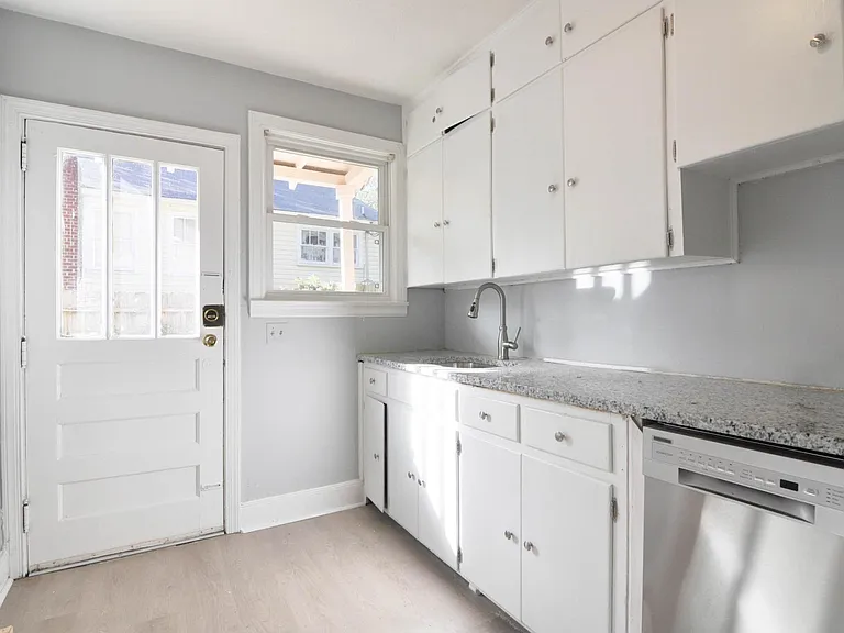 219 Miriam Ave — Photo 7