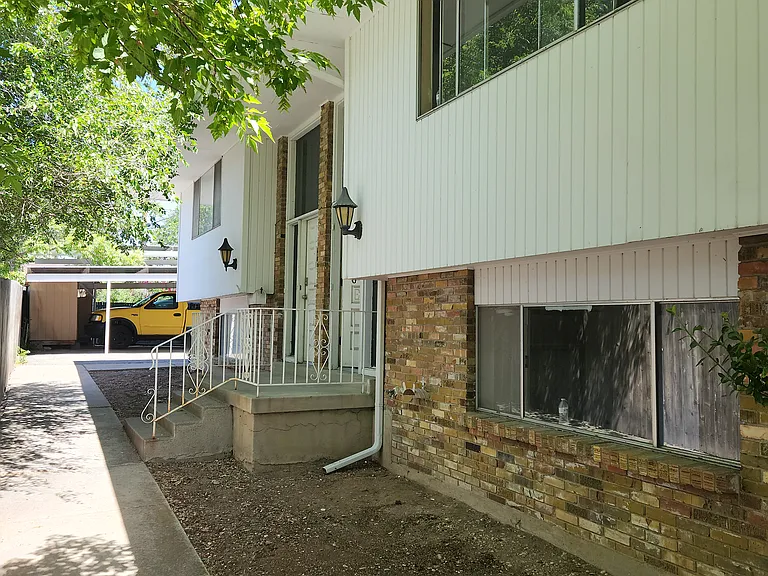 1597 E Stratford Ave — Photo 2
