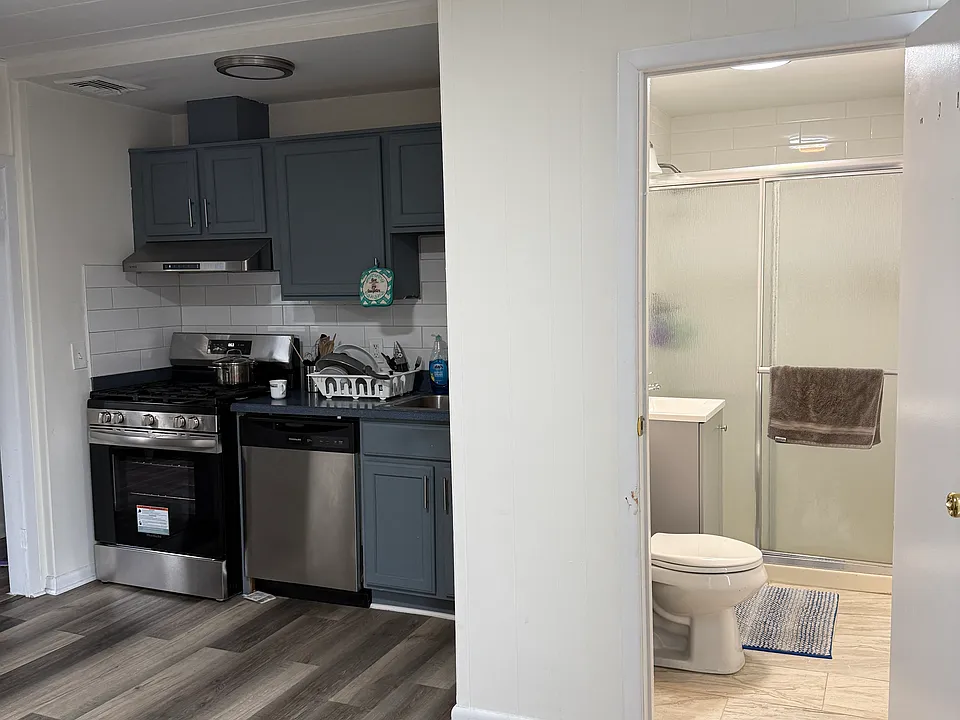 568 Lafayette Ave #2