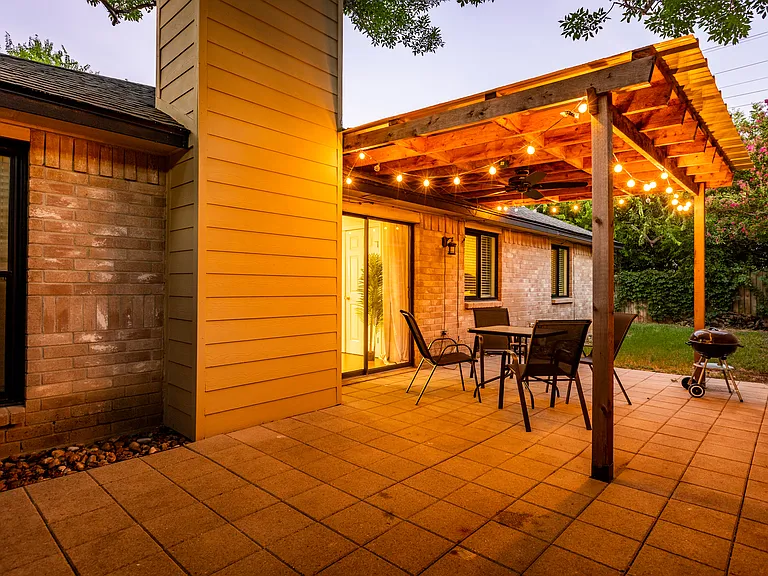 817 Saunders Dr — Photo 25