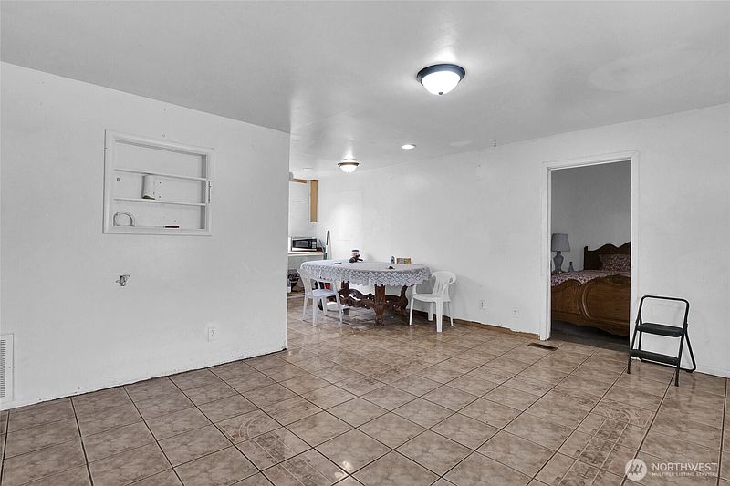 3rd image of 813 S Adams Avenue
