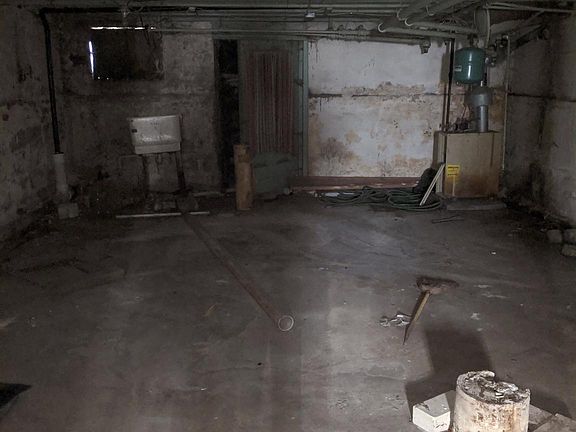 3rd image of 1309 Browning St