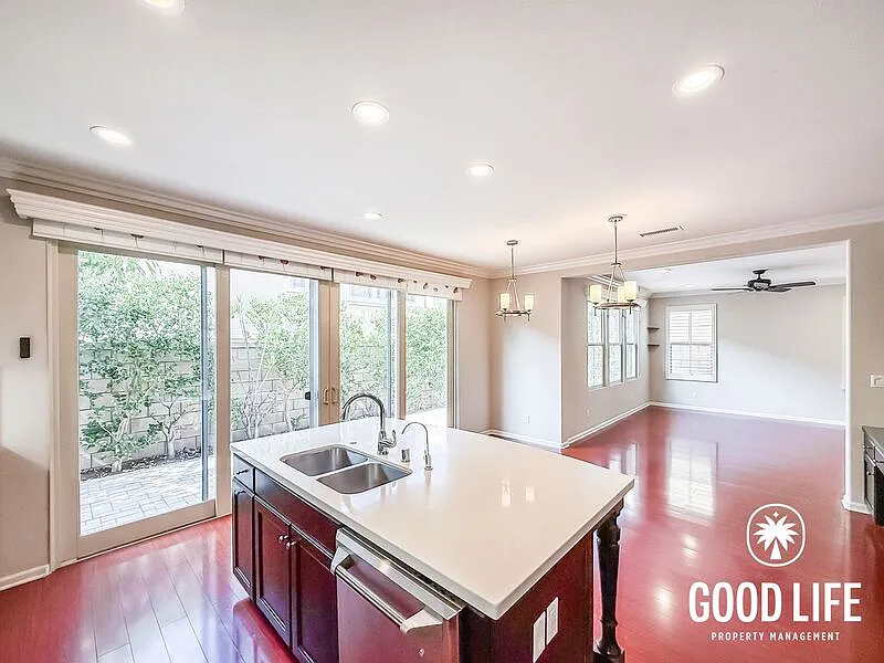 4 bed, 3.0 bath, 2128 sqft, $5,600 — Photo 3