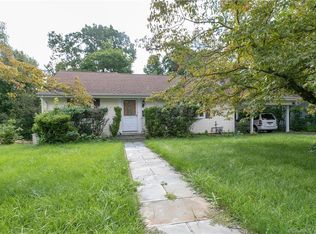 14 Thorpe Dr, Hamden, CT 06514