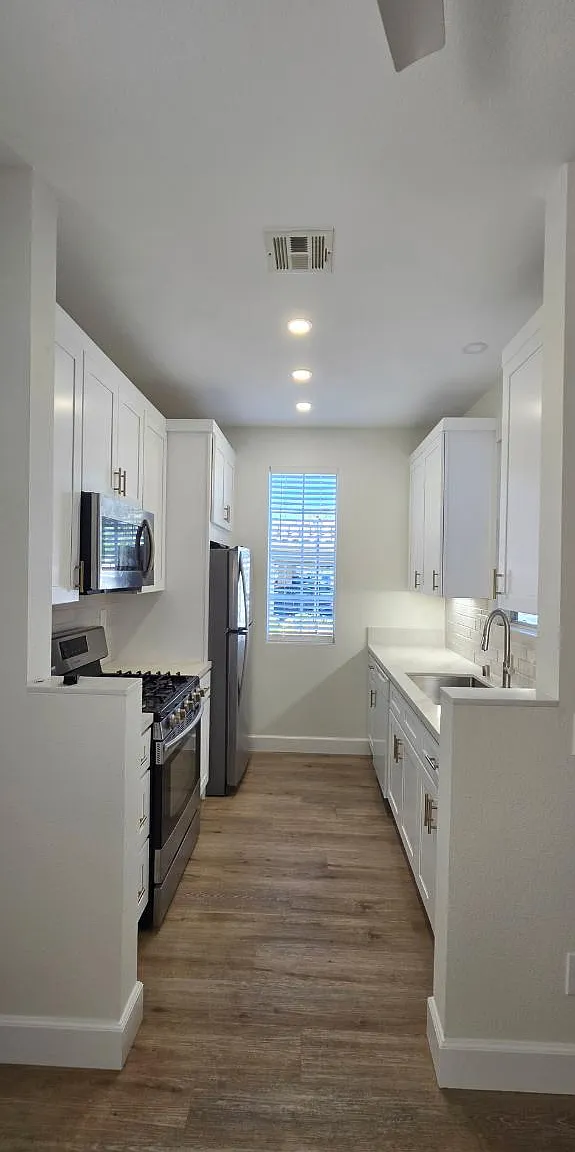 10864 Sabre Hill Dr — Photo 2