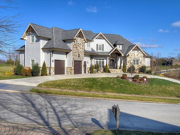 3rd image of 2932 Highland Grove Dr