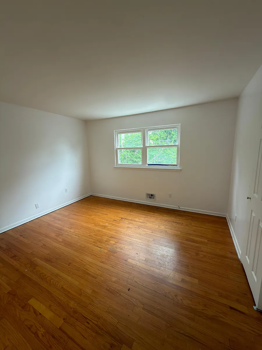 Building Photo - 1252 Milton Pl #2