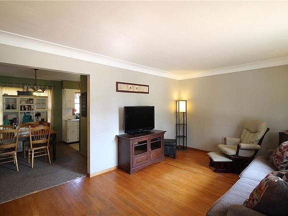 4th image of 2813 Wayne Ave