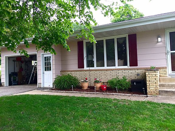 3rd image of 300 5th St E