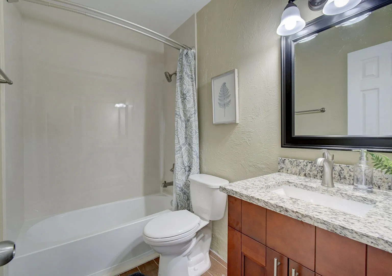 4 bed, 1225 sqft, $1,100 — Photo 3