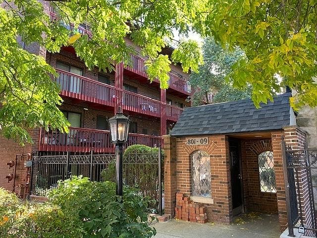 1st image of 801 W Oakdale Ave APT Ga